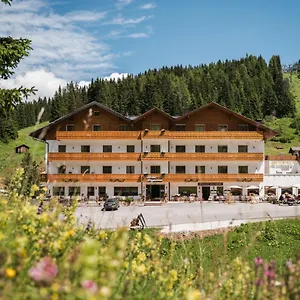 Hotel Laguscei Dolomites Mountain
